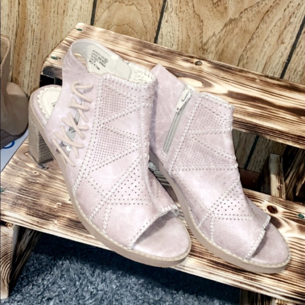 Not Rated heels